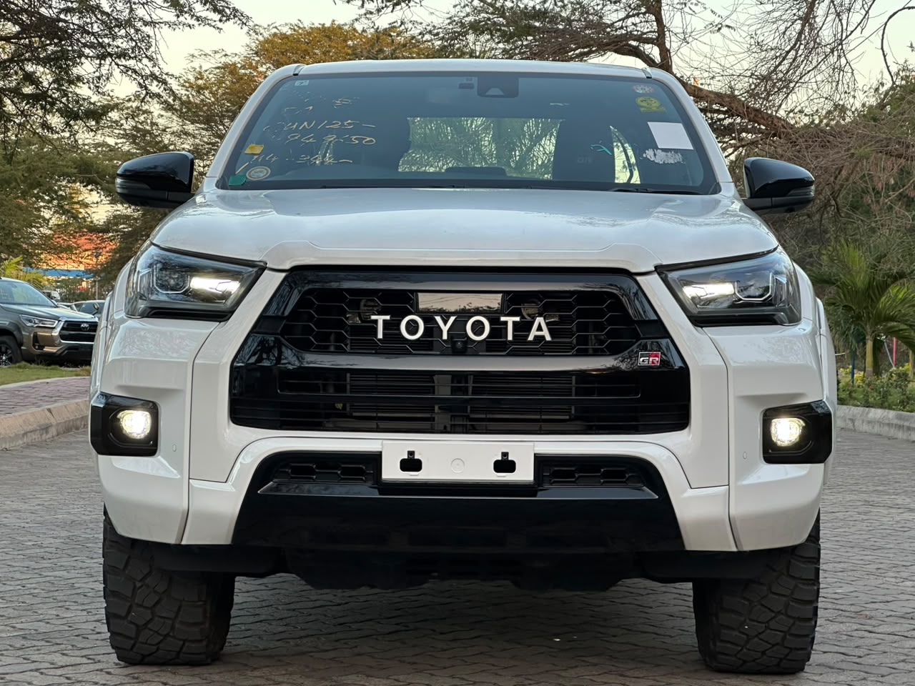 TOYOTA HILUX DOUBLE CABIN GR SPORT EDITION